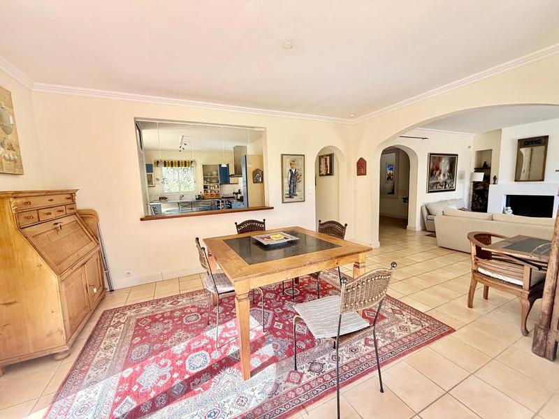 Maison - 225 m² - 6 pièces