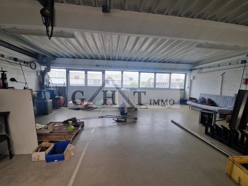 Entrepôt - 250 m²