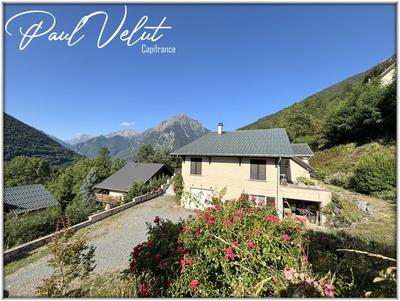 Maison - 235 m² - 9 pièces