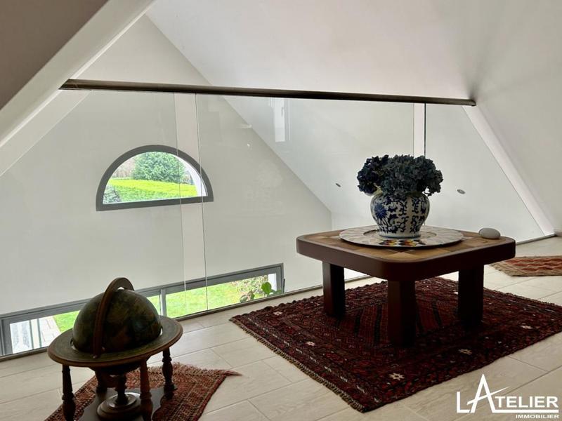 Demeure - 233 m² - 9 pièces