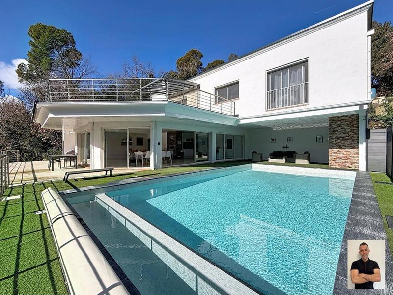 Maison - 185 m² - 5 pièces