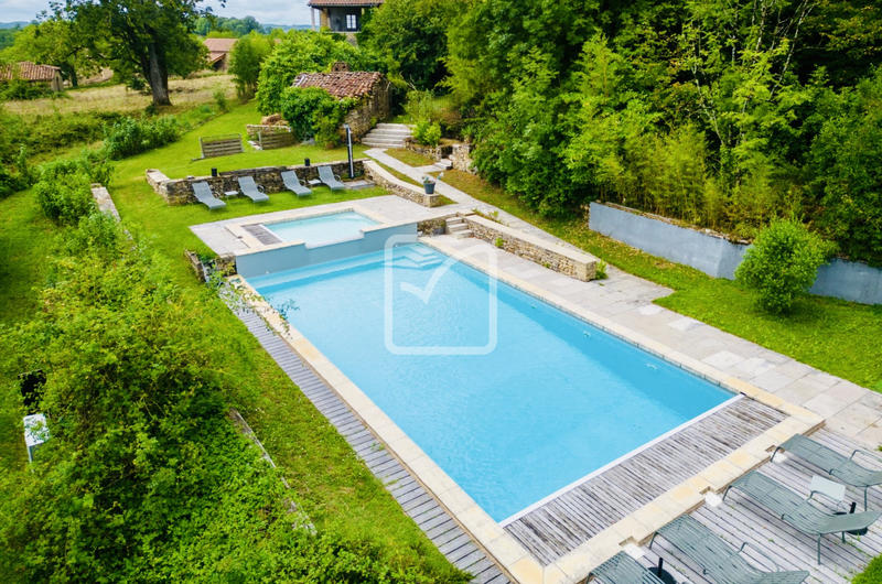 Maison - 504 m² - 17 pièces