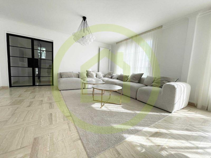 Maison - 230 m² - 6 pièces