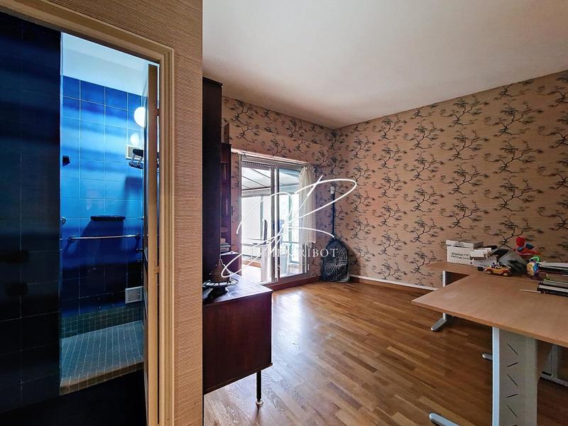 Appartement - 177 m² - 5 pièces