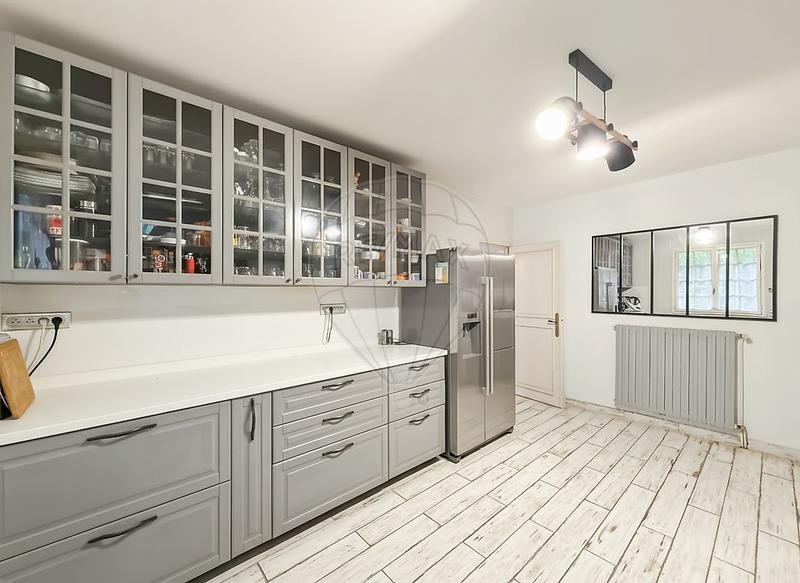 Maison - 214 m² - 8 pièces