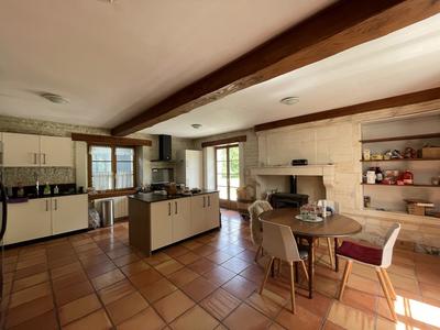 Maison - 392 m² - 8 pièces