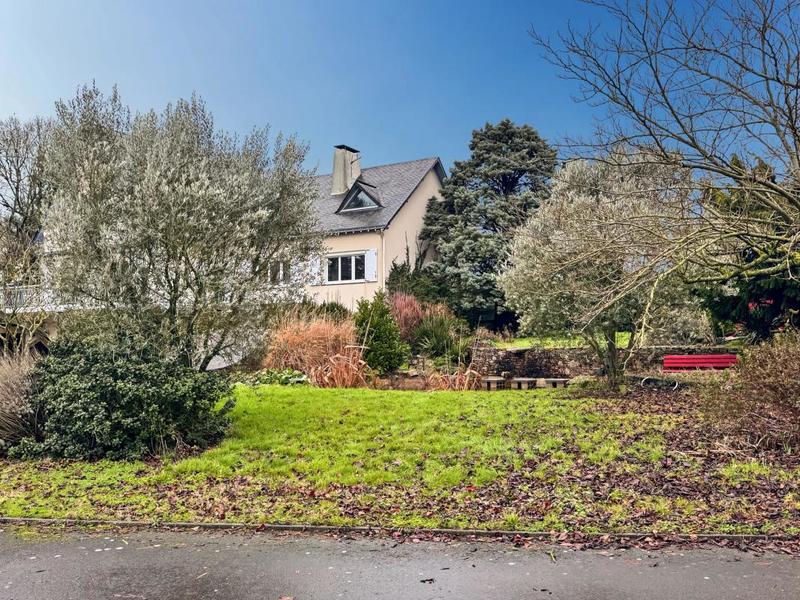 Maison - 309 m² - 10 pièces