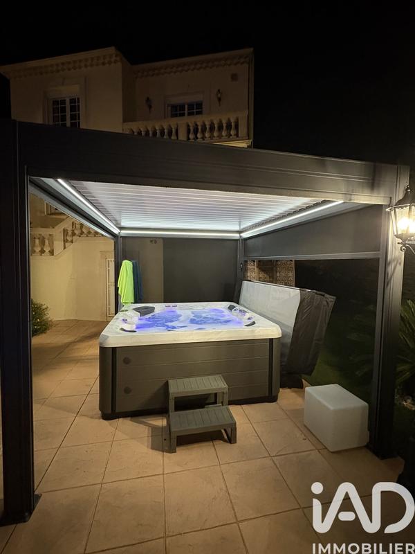 Maison - 260 m² - 7 pièces