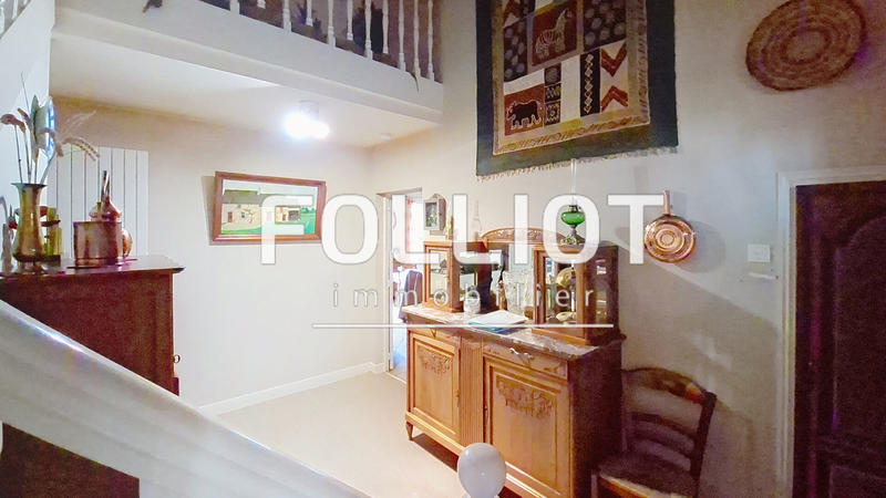 Maison - 235 m² - 10 pièces