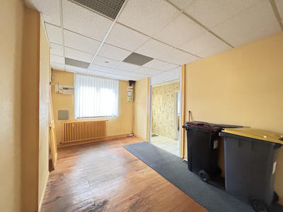 Local commercial - 160 m² - 6 pièces