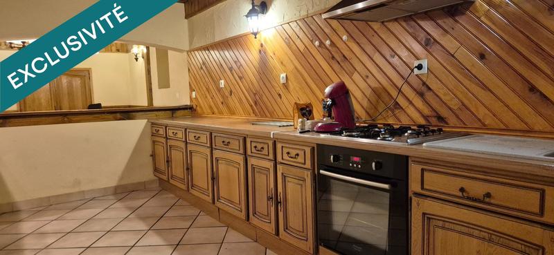 Maison - 302 m² - 9 pièces