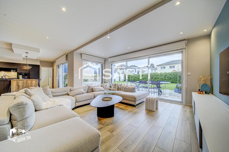 Maison - 235 m² - 8 pièces