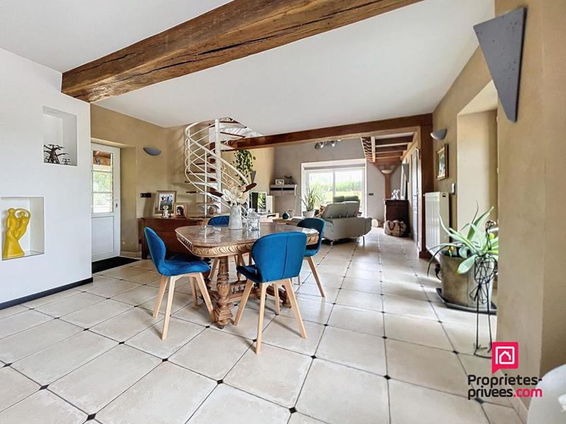 Maison - 250 m² - 7 pièces