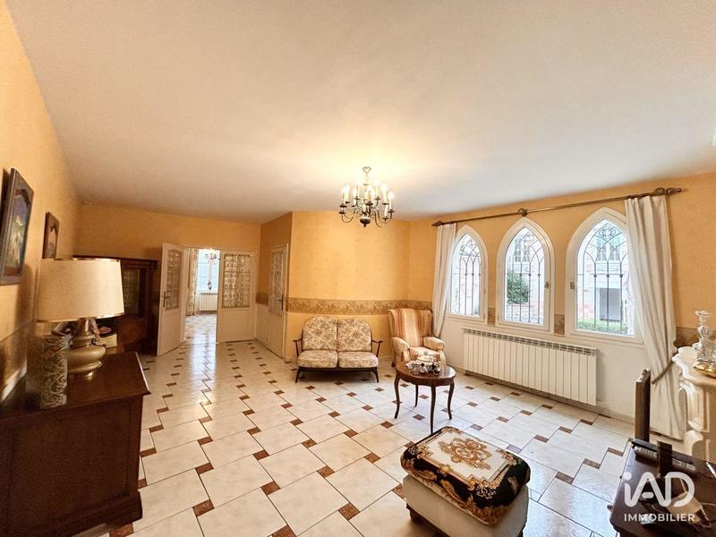 Maison - 265 m² - 10 pièces