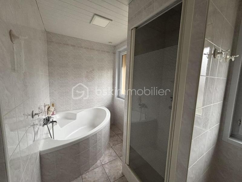 Demeure - 183 m² - 9 pièces