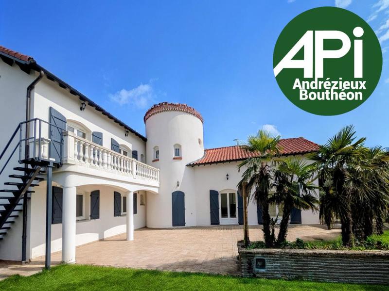 Maison - 280 m² - 7 pièces