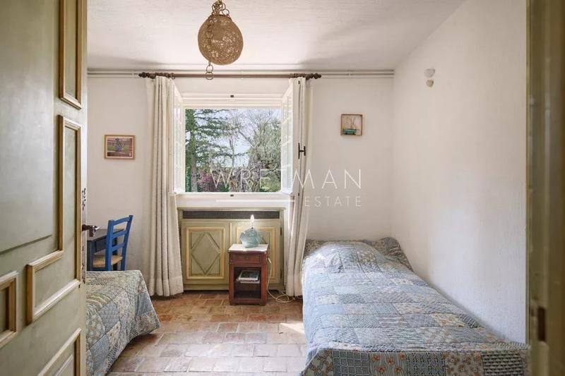 Maison - 232 m² - 9 pièces