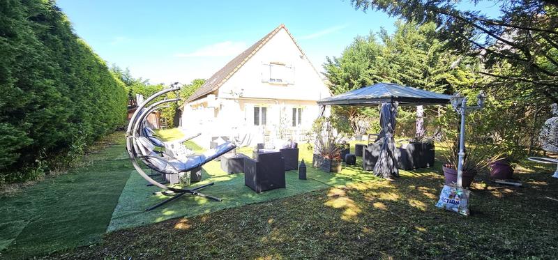 Maison traditionnelle - 163 m² - 8 pièces