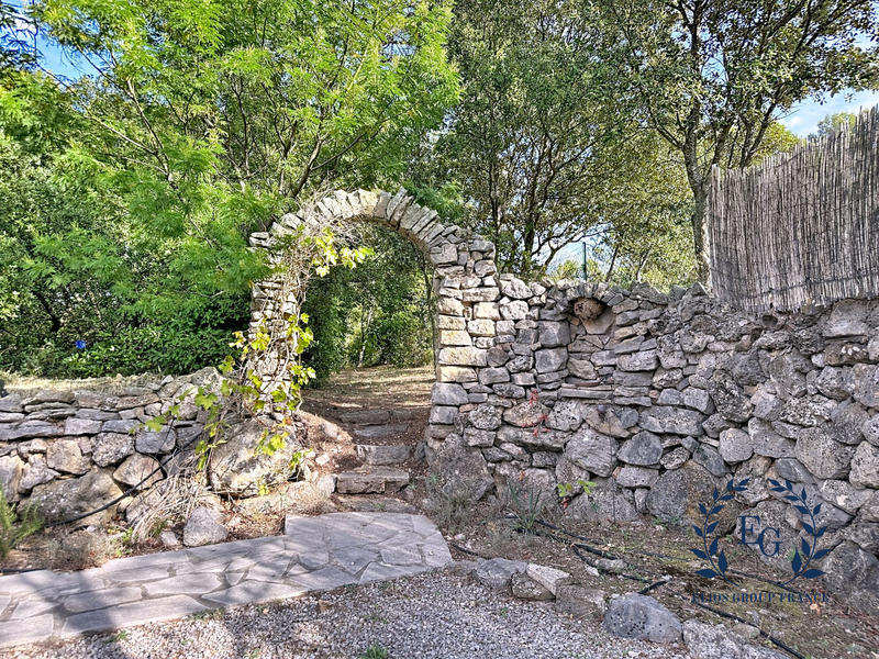 Maison - 216 m² - 7 pièces