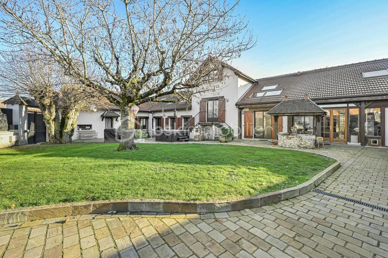 Villa - 350 m² - 9 pièces