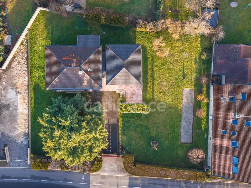 Maison - 230 m² - 6 pièces