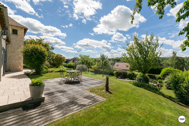 Maison - 236 m² - 9 pièces