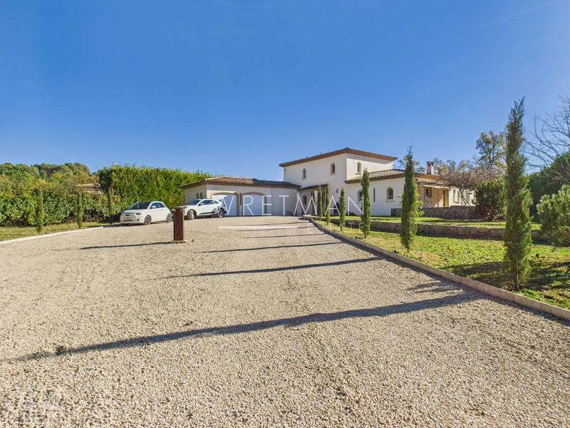 Villa - 252 m² - 6 pièces