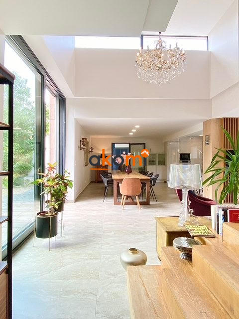 Maison - 200 m² - 5 pièces