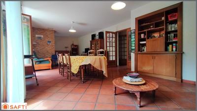 Maison - 205 m² - 9 pièces