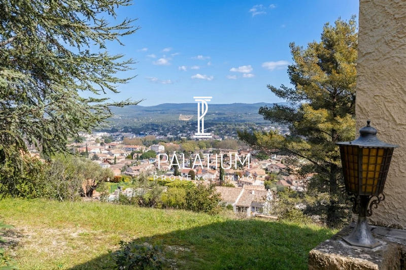 Maison traditionnelle - 163 m² - 6 pièces