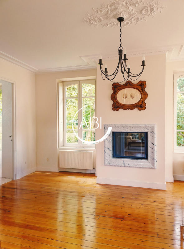 Villa - 183 m² - 8 pièces