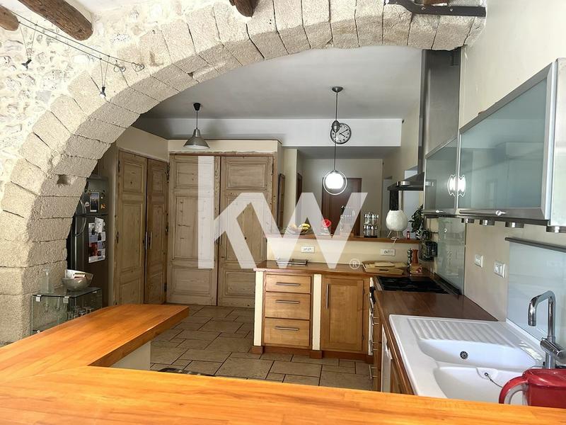 Maison - 310 m² - 11 pièces