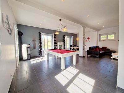 Maison - 236 m² - 10 pièces