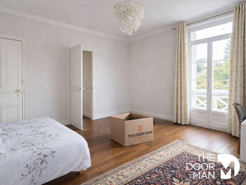 Demeure - 250 m² - 8 pièces