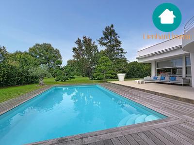 Villa - 300 m² - 7 pièces