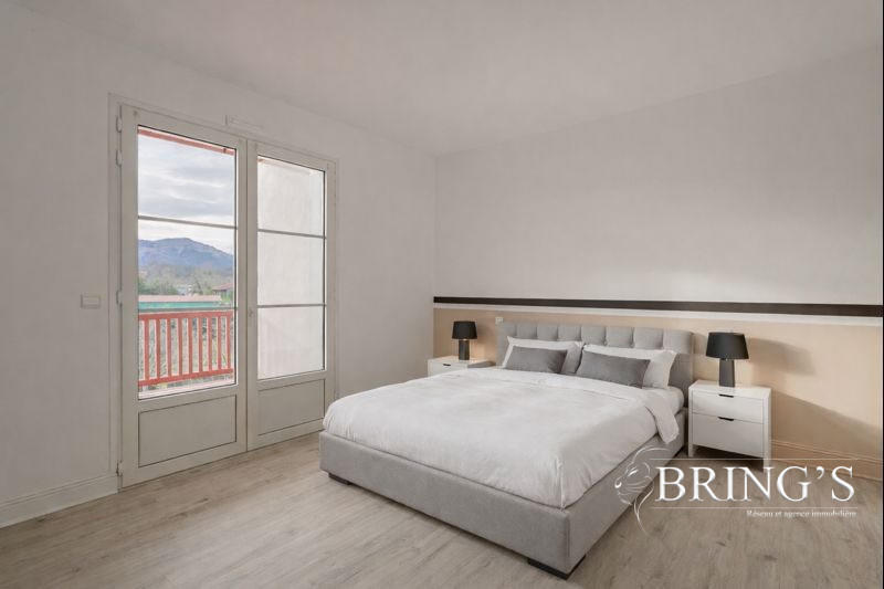 Maison - 515 m² - 9 pièces