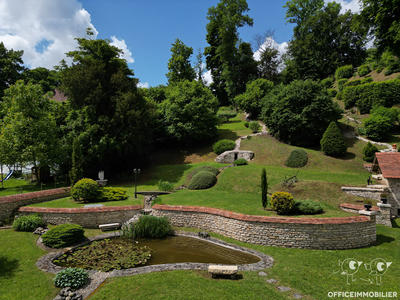 Maison - 380 m² - 9 pièces