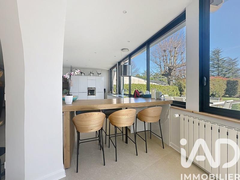 Maison - 220 m² - 9 pièces