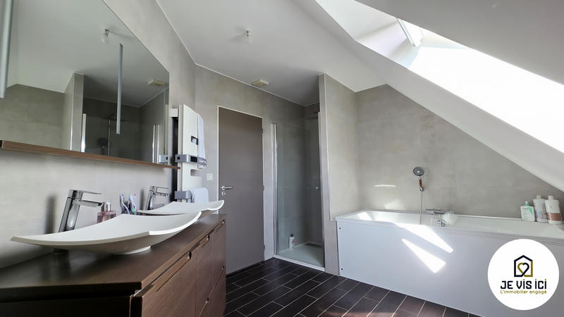 Maison - 199 m² - 8 pièces