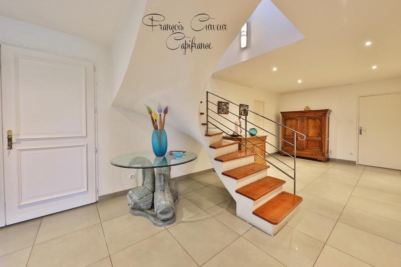 Maison - 210 m² - 6 pièces