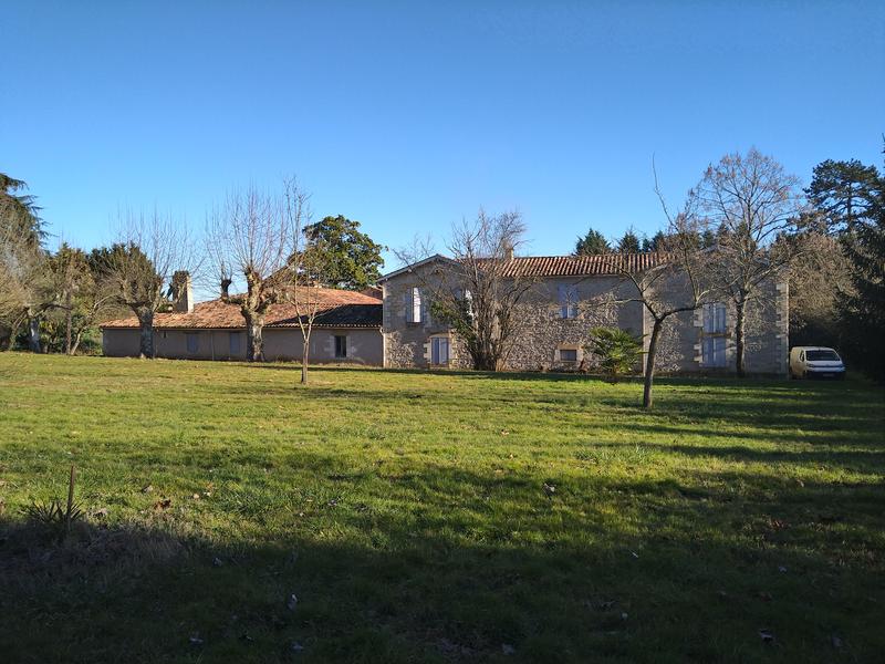 Maison - 530 m² - 13 pièces