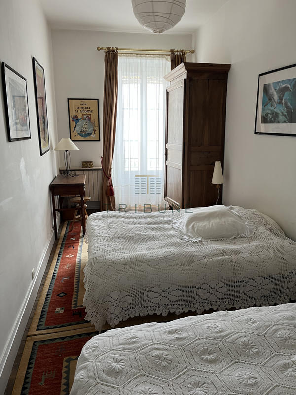 Maison - 325 m² - 12 pièces