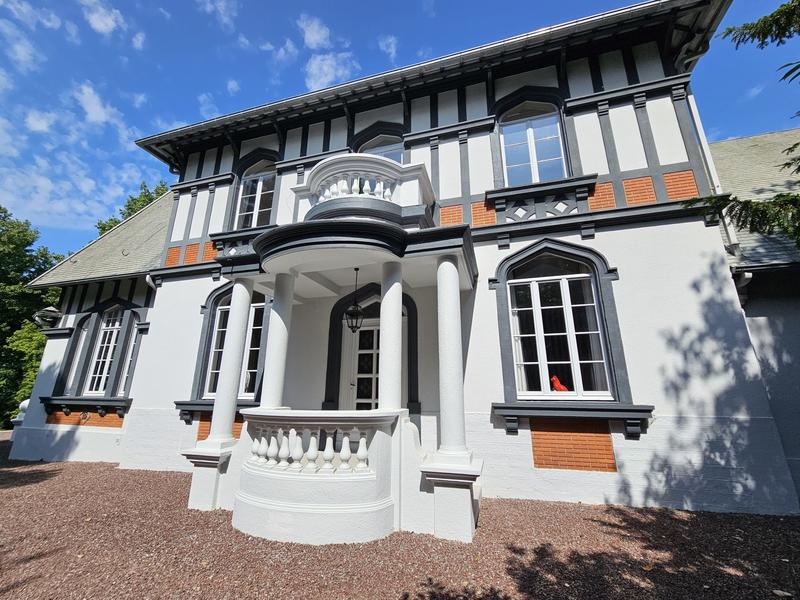 Maison - 436 m² - 8 pièces