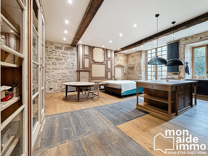 Maison - 300 m² - 12 pièces