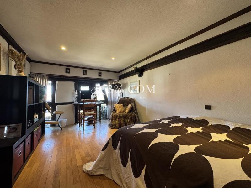 Demeure - 328 m² - 7 pièces