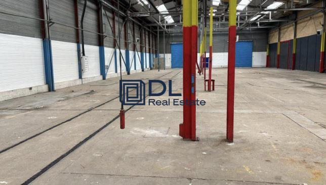Entrepôt - 2 800 m²