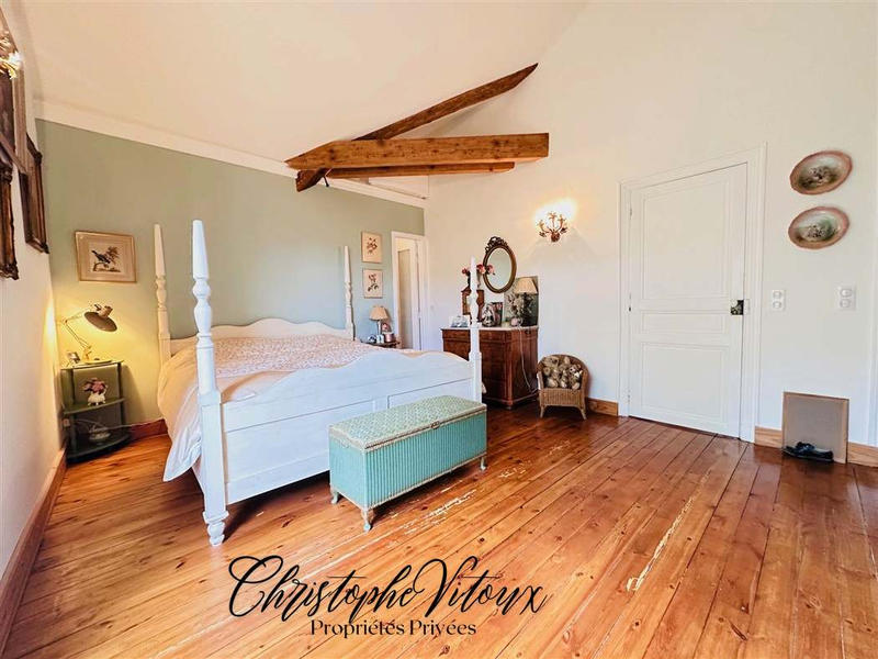 Propriété - 240 m² - 7 pièces