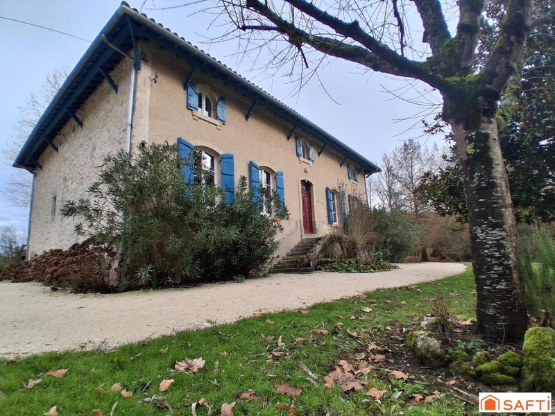 Maison - 343 m² - 9 pièces
