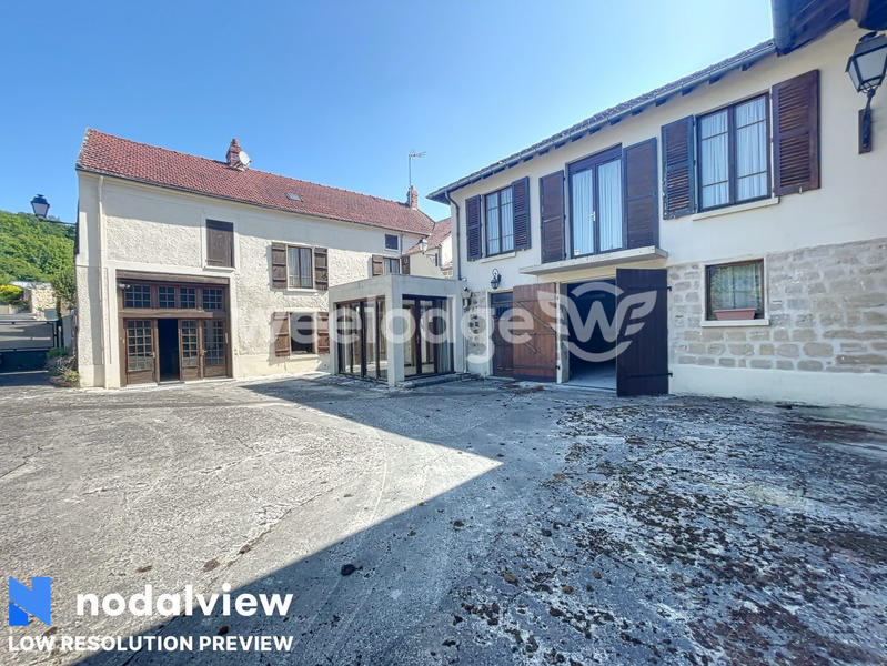 Maison - 313 m² - 10 pièces