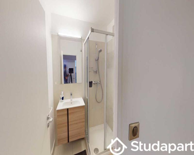 Chambre - 100 m² - 1 pièce